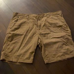 Arizona Khaki Shorts (40)